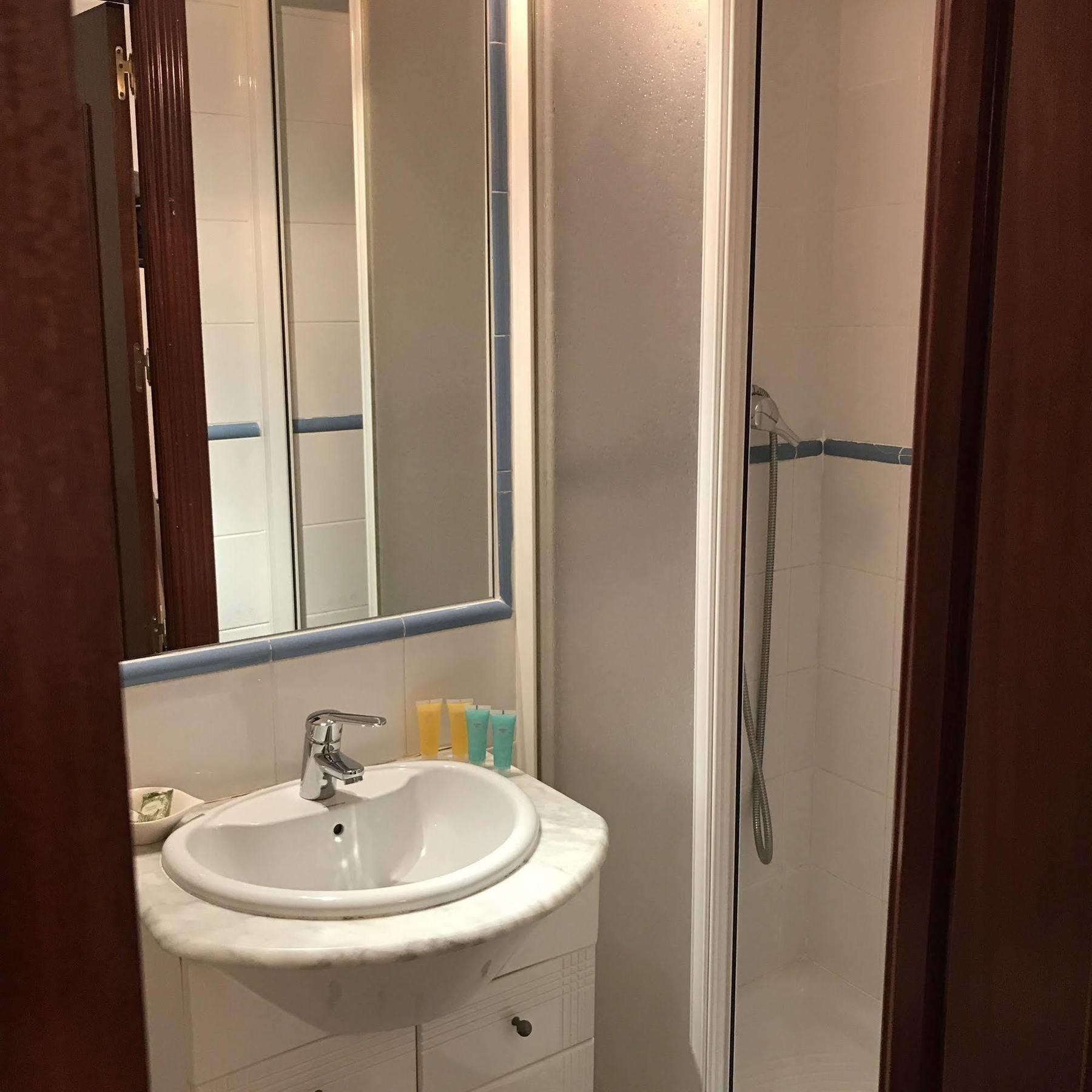 Hostal La Estrella Madrid Eksteriør bilde