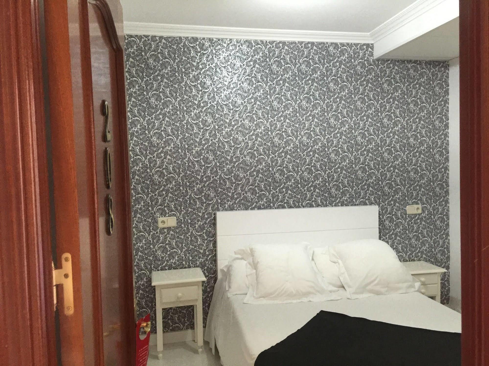 Hostal La Estrella Madrid Eksteriør bilde